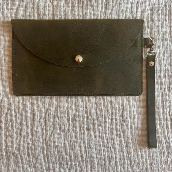 Genuine Leather Wristlet Green - Picture 1 of 6